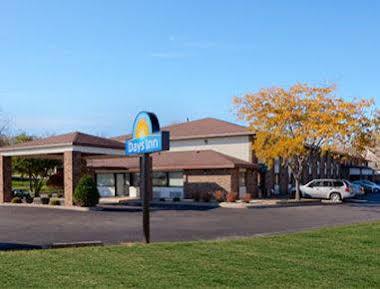 Days Inn By Wyndham Stoughton Wi. Eksteriør bilde