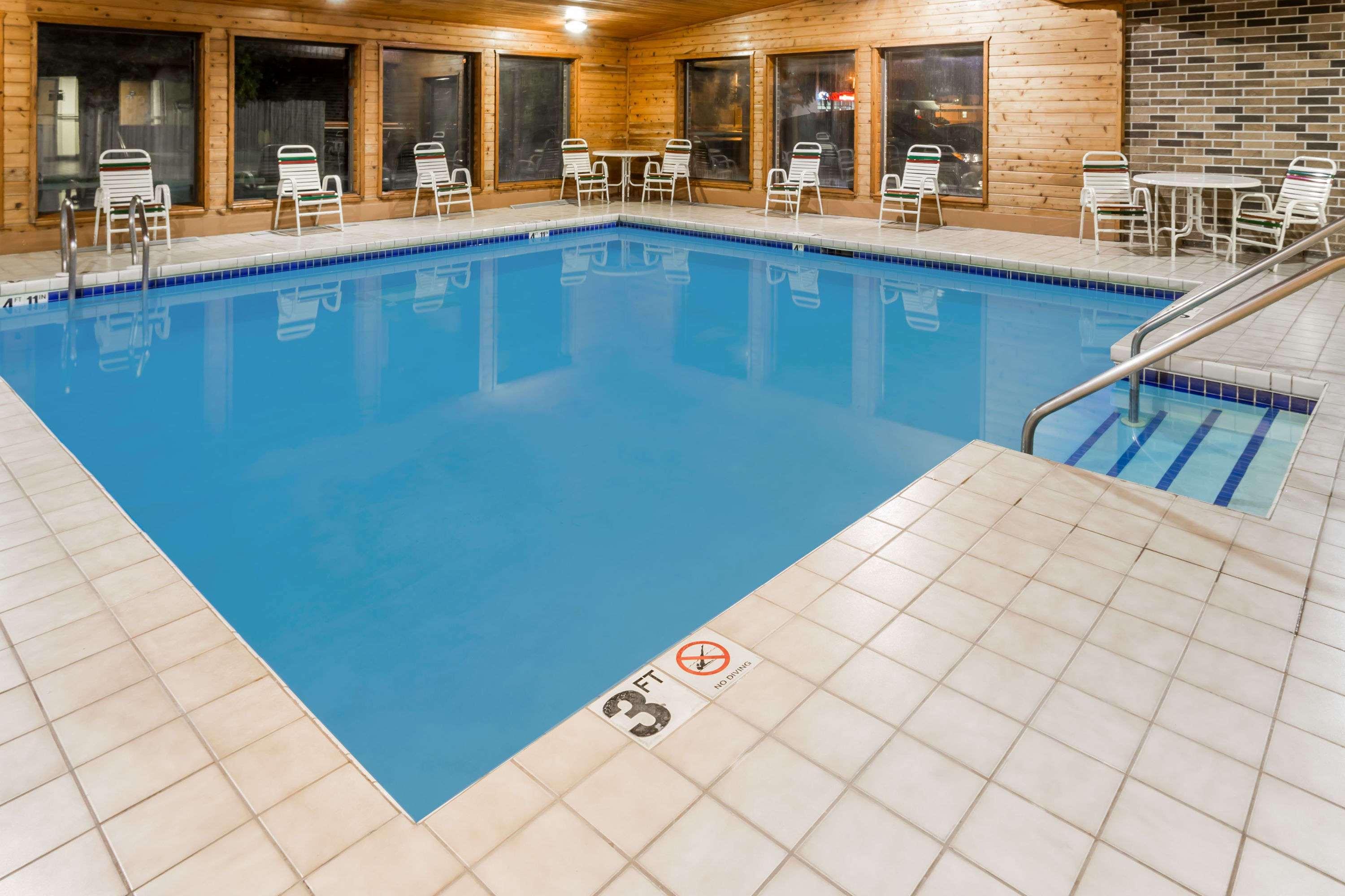 Days Inn By Wyndham Stoughton Wi. Eksteriør bilde
