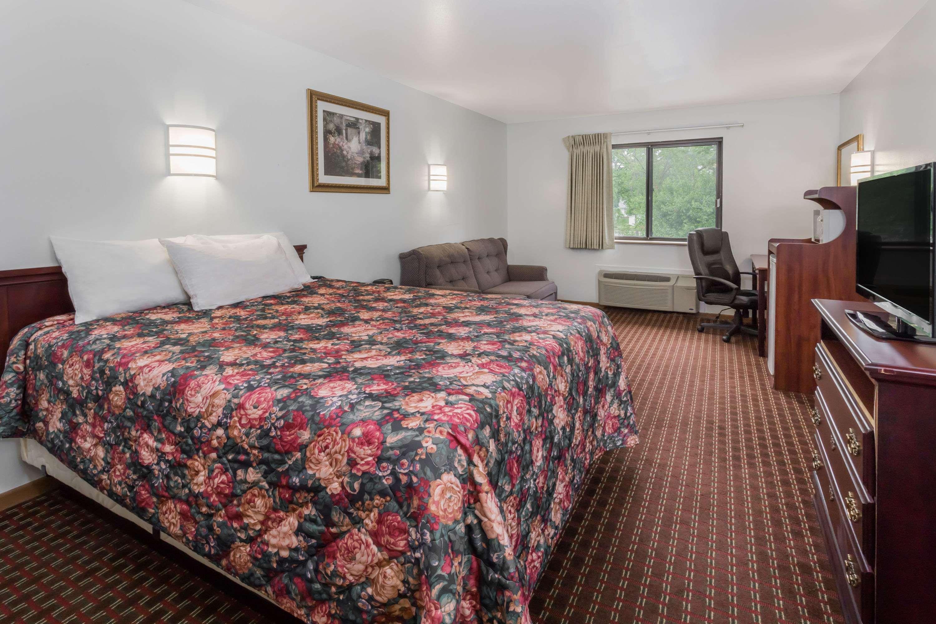 Days Inn By Wyndham Stoughton Wi. Eksteriør bilde