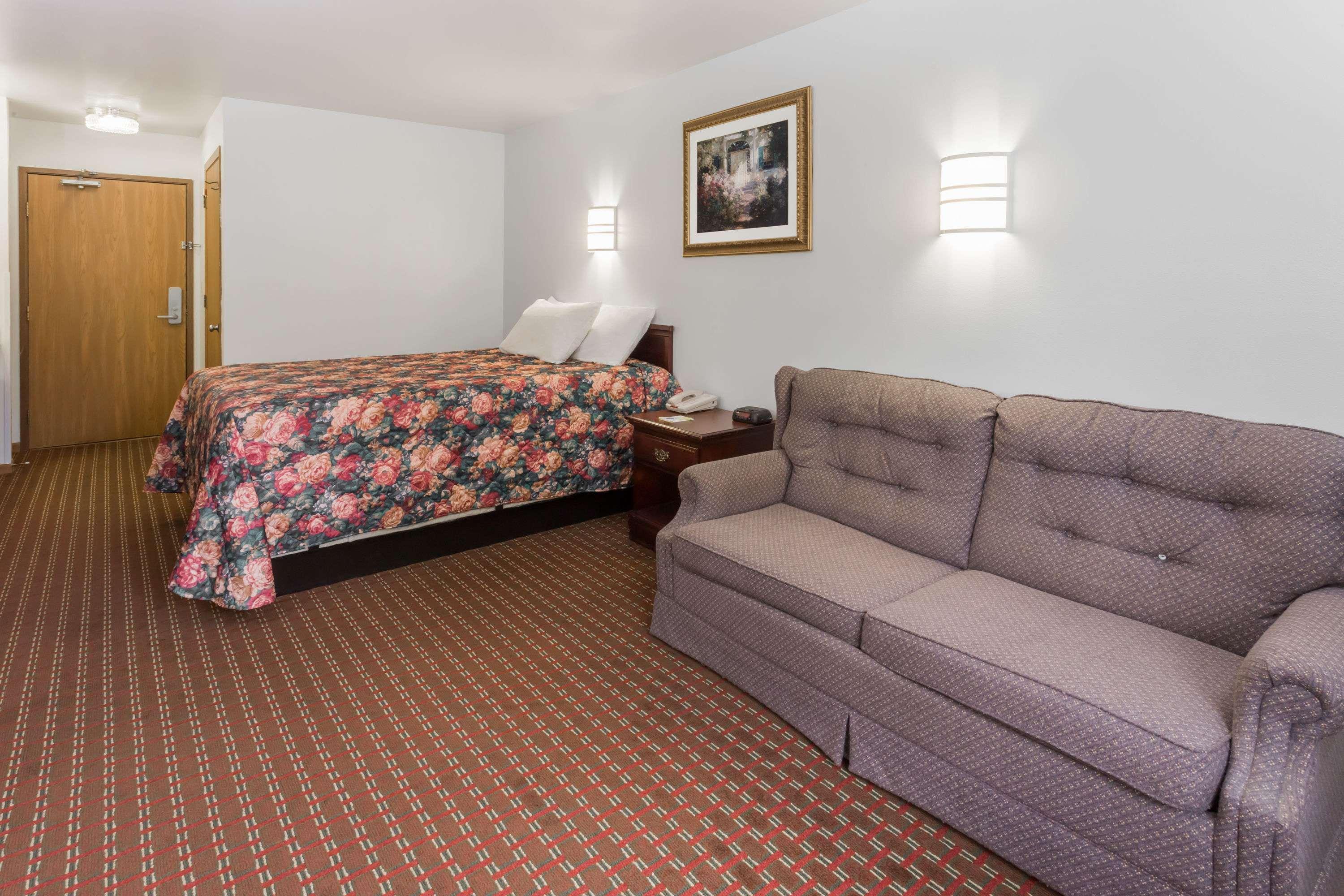 Days Inn By Wyndham Stoughton Wi. Eksteriør bilde
