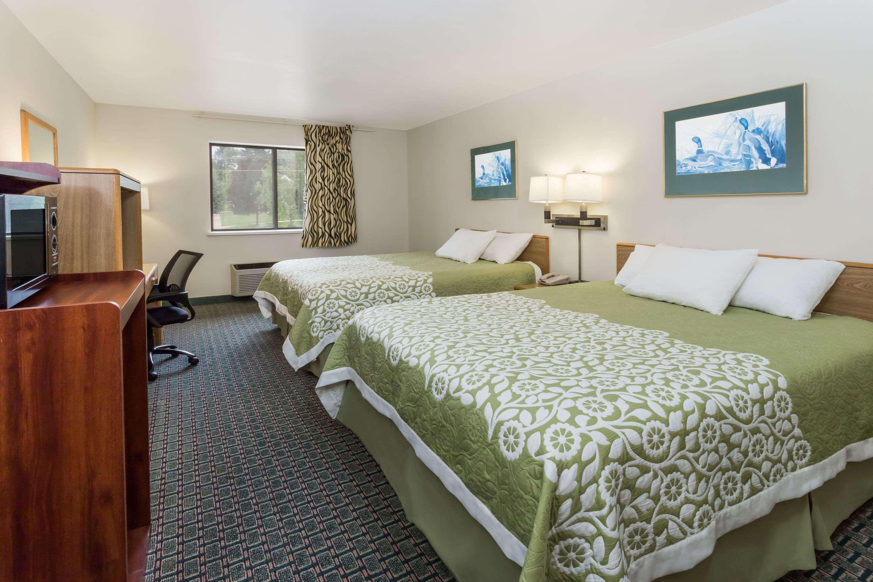 Days Inn By Wyndham Stoughton Wi. Eksteriør bilde